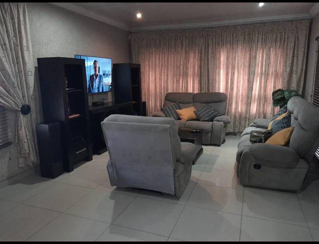 3 BEDROOM HOUSE FOR SALE IN LOTUS GARDENS